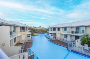 Pacific Blue 244, 255 Sandy Point Rd - pool, aircon, linen and resort features